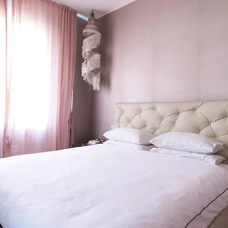 Luxury Designer Space In Shopping District