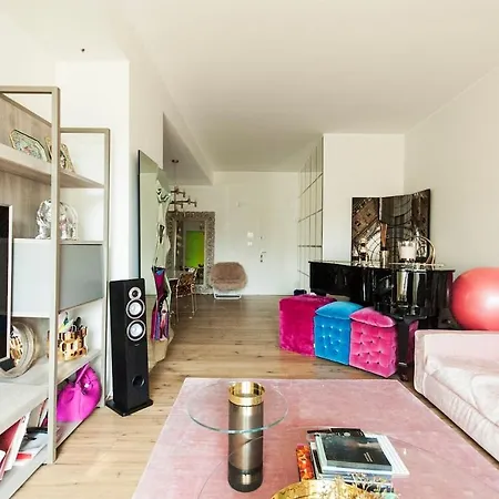Luxury Designer Space In Shopping District Apartment