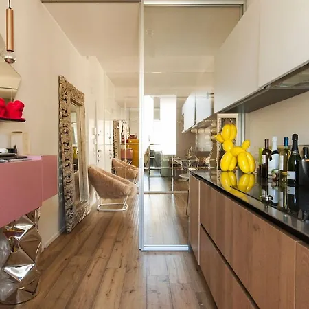 Apartment Luxury Designer Space In Shopping District