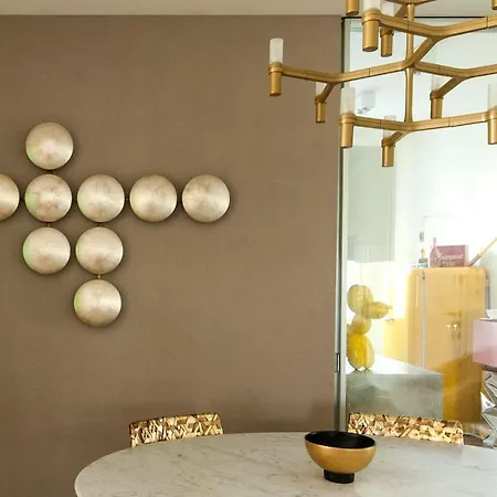 Luxury Designer Space In Shopping District Apartment