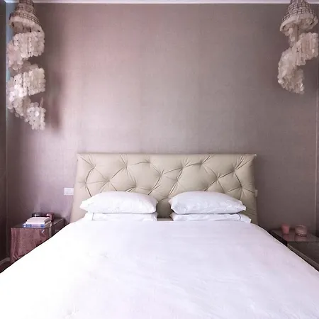Apartment Luxury Designer Space In Shopping District