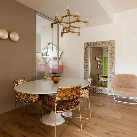 Luxury Designer Space In Shopping District Apartment Milan