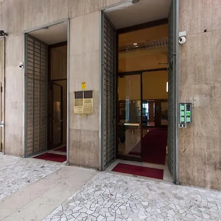 Luxury Designer Space In Shopping District Milan